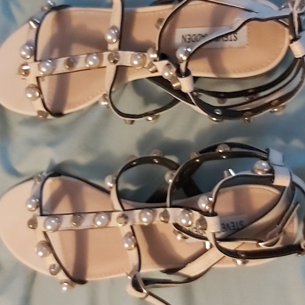 Steve Madden Pearl-Embellished Nude and Black T-Strap Sandals - Picture 5 of 11